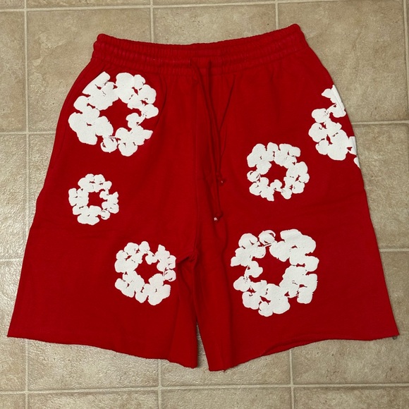 RED DENIM TEARS SHORTS SWEATS SIZE MEDIUM NEW